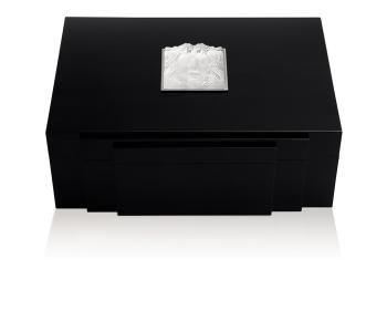 Masque de femme jewellery box in numbered edition, black lacquered with clear crystal, medium size black lacquered - Lalique